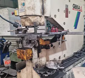 machine poiçonneuse